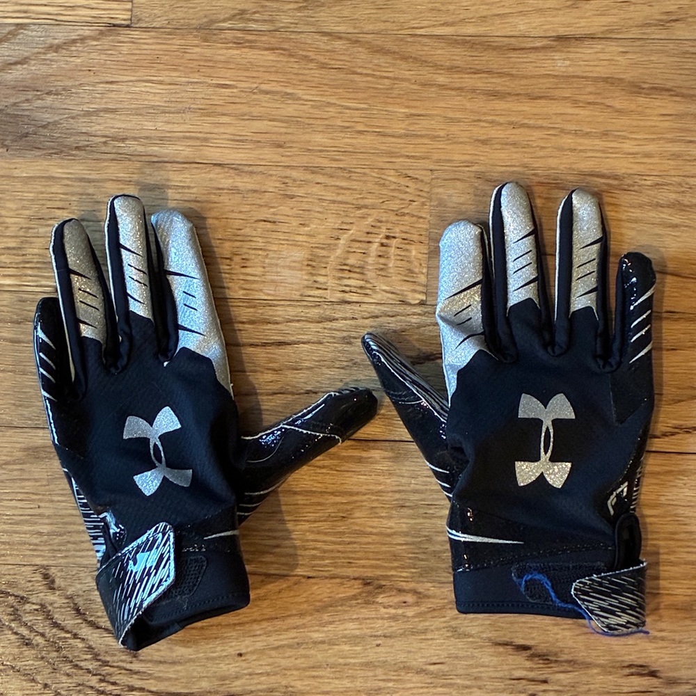 Under Armour Black and Gray Youth Large Baseball Batting Gloves